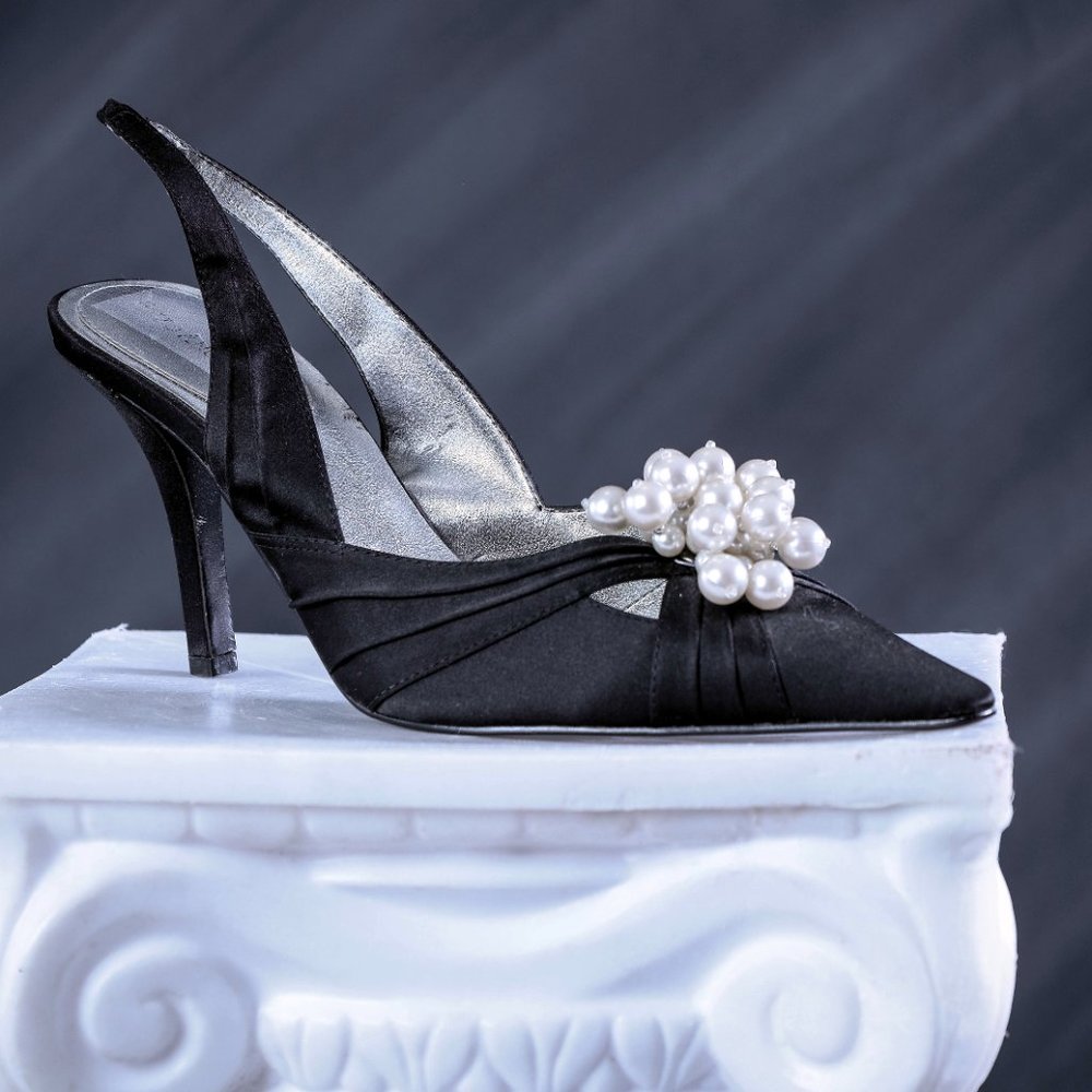 Enzo Angioloni pearl satin pumps - sz 10